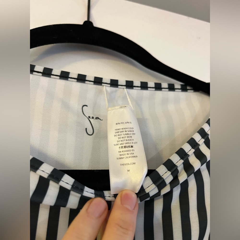Seea | Striped Rash Guard | - Picture 2 of 3